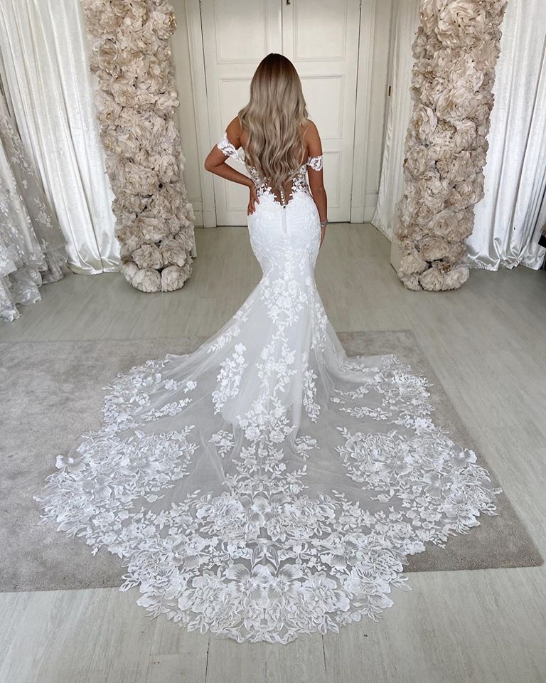 This Off The Shoulder Mermaid Appliques Wedding Dresses Lace Backless Bridal Gowns at stylesnuggle comes in all sizes and colors. Shop a selection of formal dresses for special occasion and weddings at reasonable price.