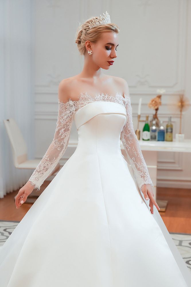 Try this Romantic Lace Long Sleevess Wedding Dress to wow your wedding guests with stylesnuggle. The Bateau design and exqusite handwork provide the cool and simple look for summer wedding.