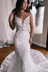 Spaghetti Straps Mermaid Floor Length Lace Wedding Dresses with Chapel Train-stylesnuggle