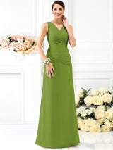 Charming V-neck Pleats Sleeveless Long Chiffon Bridesmaid Dresses