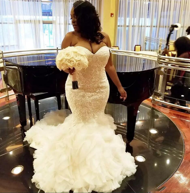 No idea what to wear for your big day? stylesnuggle custom made you this Ruffless Tulle Bridal Dress with Court Train at factory price.